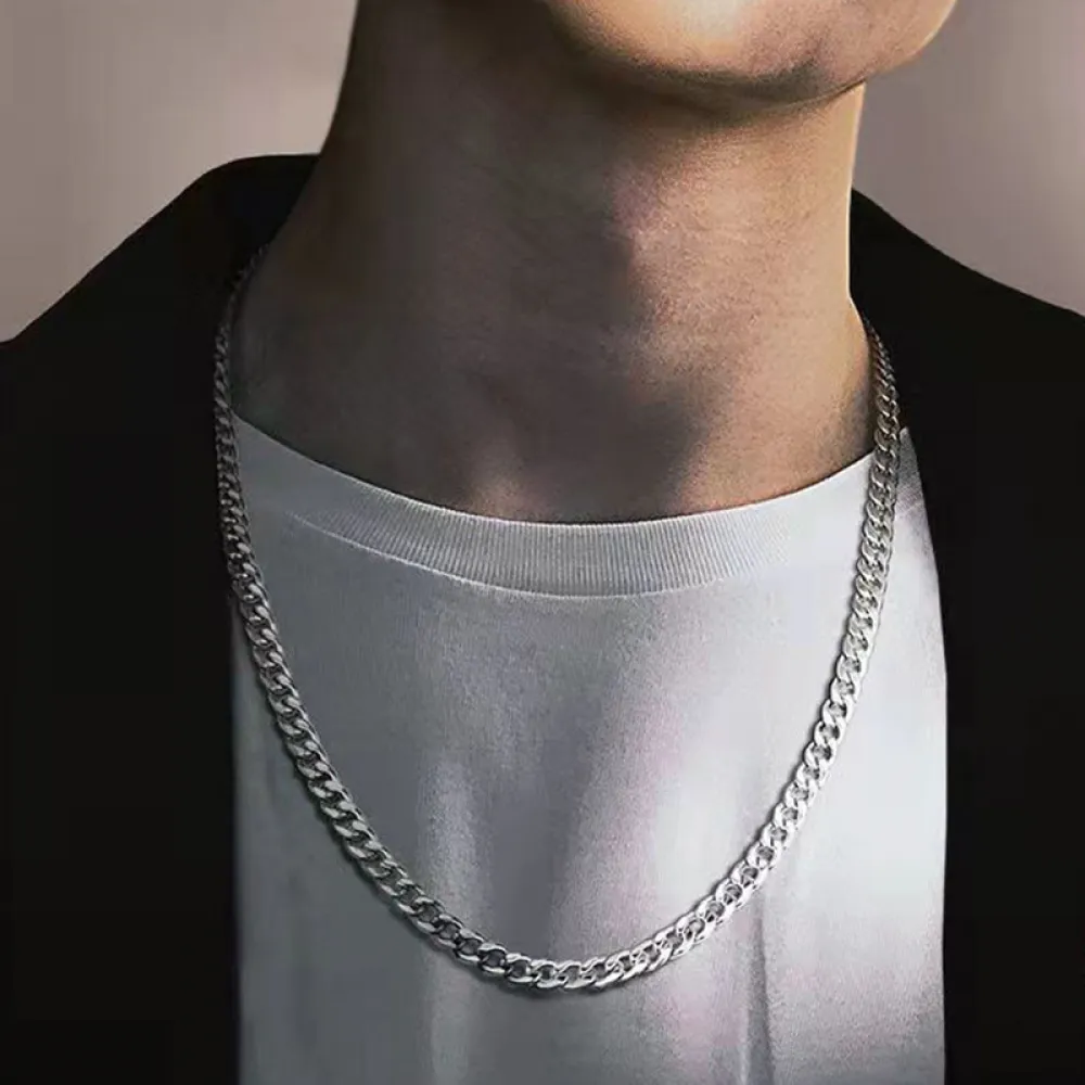 Collier plat poli. Chaine en acier inoxydable 7mm