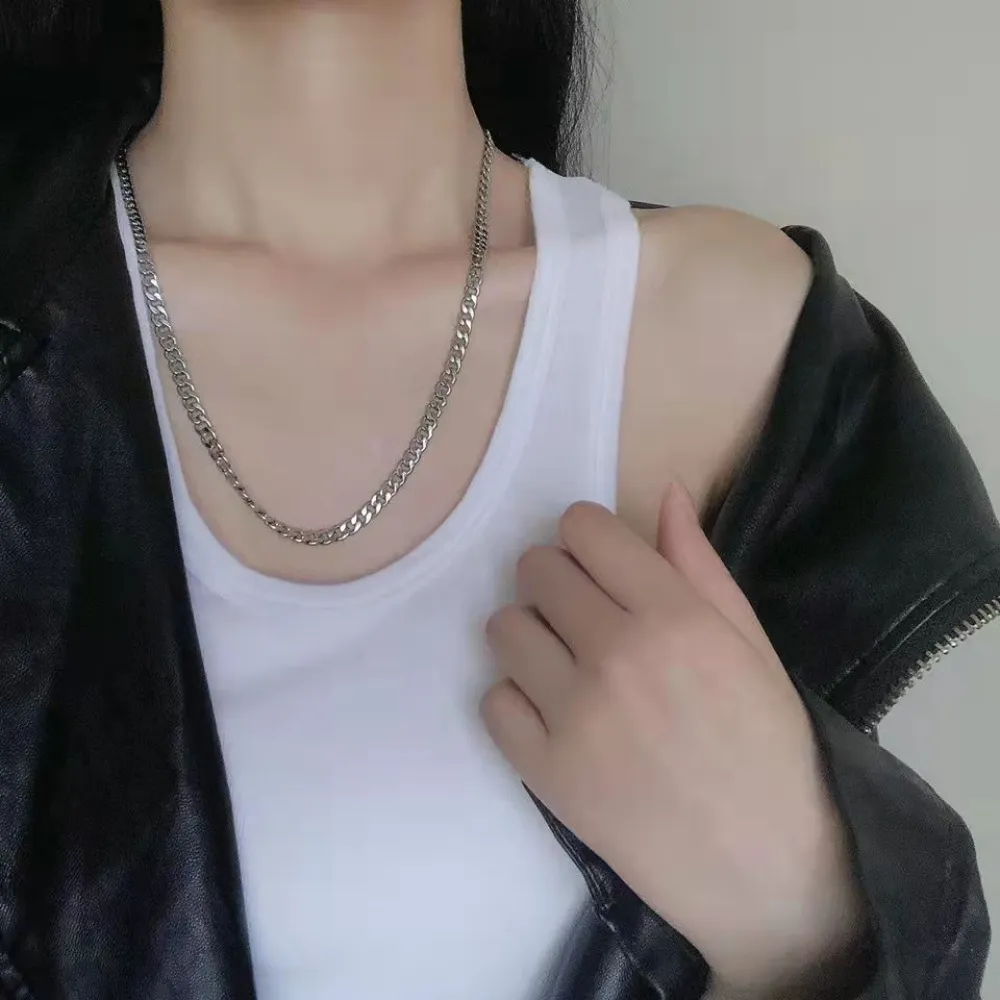 Collier plat poli. Chaine en acier inoxydable 4mm